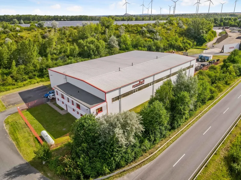 Ansicht Grundstück - Halle/Lager/Produktion kaufen in Amsdorf - Moderne Lager- und Produktionsimmobilie bei Halle // 2 x 10t Kran und Rampe