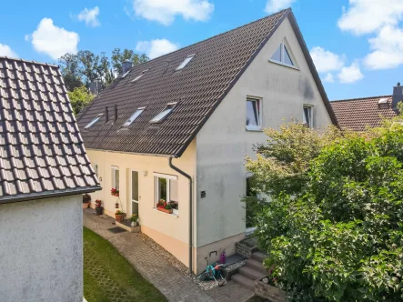 Hausansicht  - Haus kaufen in Halle - Einzugsbereite Doppelhaushälfte direkt an der Dölauer Heide