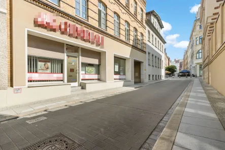 Hausansicht  - Laden/Einzelhandel mieten in Halle - Ladenbüro in der Sternstraße!