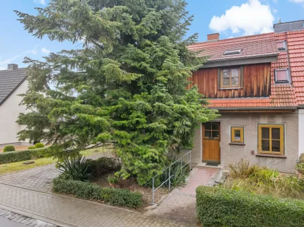 Aussenaufnahme II - Wohnung mieten in Röblingen am See - Barrierearme 2-Raumwohnung mit Terrasse  (inklusive Stellplatz  und Gartenmitbenutzung!)