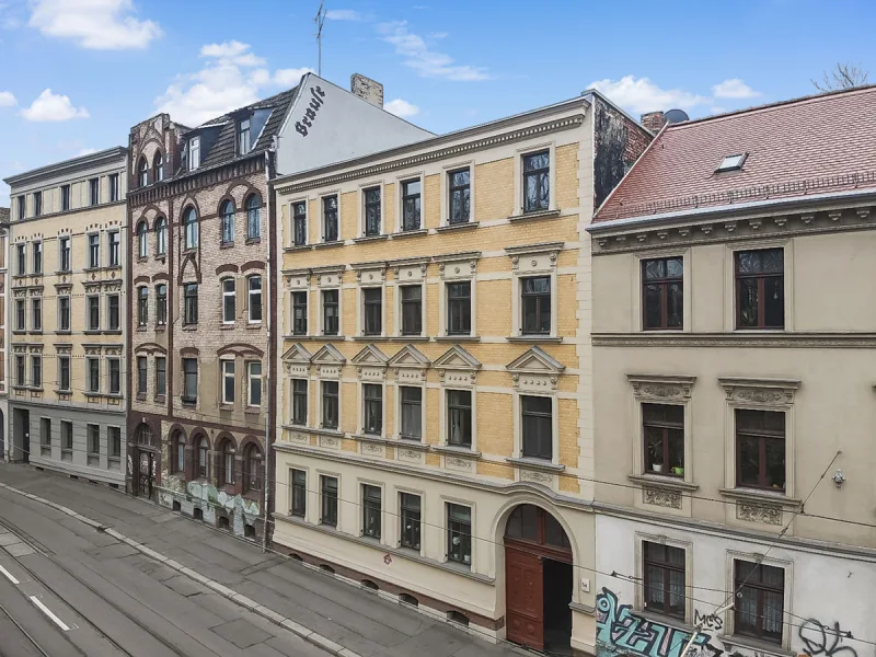 Straßenansicht - Wohnung kaufen in Halle - Zwei attraktive Eigentumswohnungen in denkmalgeschütztem Altbau