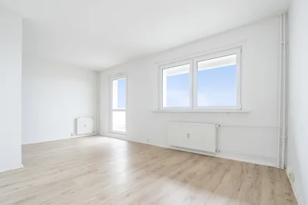 Wohnzimmer - Wohnung mieten in Halle - Sanierte 3-Raumwohnung mit Balkon und Aufzug!