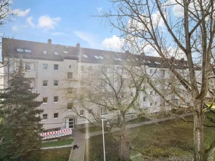 Außenaufnahme - Wohnung kaufen in Halle - Attraktive 2-Raumwohnung am Landrain!