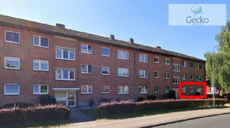 Hausfront - Wohnung kaufen in Husum - Vermietete Eigentumswohnung in zentraler Lage in Husum zu verkaufen