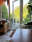 Wohnzimmer mit Blick in den Garten