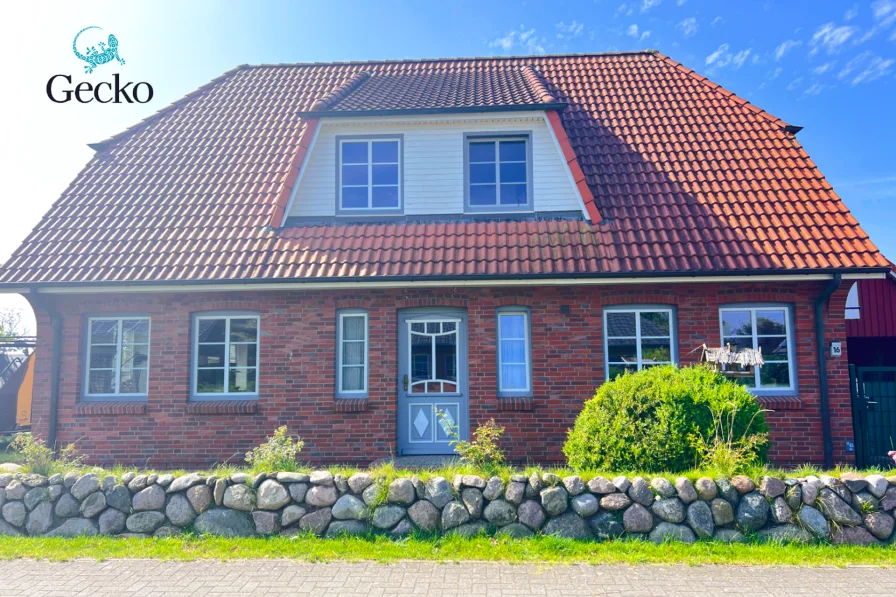 Frontansicht - Haus kaufen in Langenhorn - Modernisiertes Einfamilienhaus in Langenhorn: Ideal für Familien und Hundebesitzer mit viel Platz und Komfort