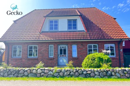 Frontansicht - Haus kaufen in Langenhorn - Modernisiertes Einfamilienhaus in Langenhorn: Ideal für Familien und Hundebesitzer mit viel Platz und Komfort