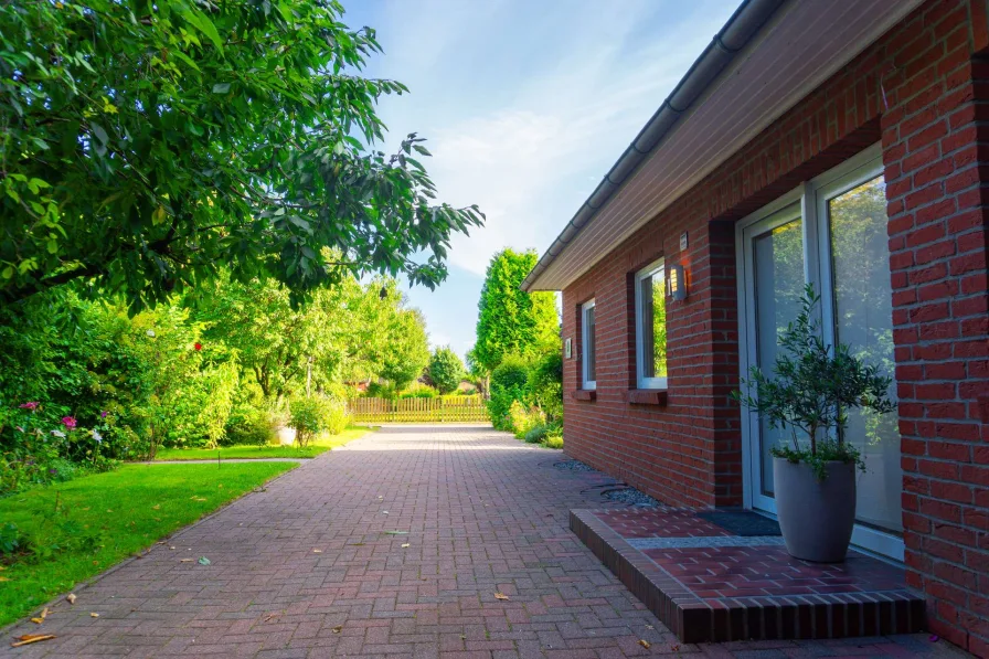 Auffahrt - Haus kaufen in Viöl - Familienfreundliches Haus mit 5 Schlafzimmern & moderner Photovoltaikanlage in Viöl