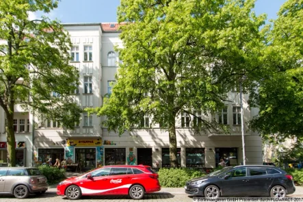 Haus - Büro/Praxis kaufen in Berlin, Pankow - 4,3 % Rendite: Vermietete Gewerbeeinheit in schönem Gründerzeithaus