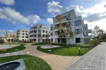 Wohnanlage - Wohnung kaufen in Potsdam, Bornstedt - Nagelneue 2 Zimmer Neubauwohnung mit Gartenanteil und Parkblick in Potsdam