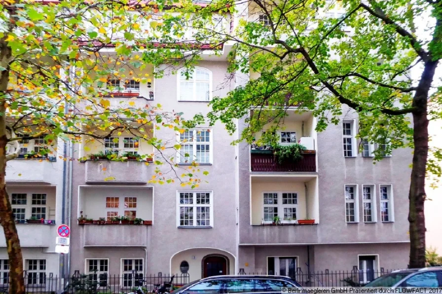 Vorderhausansicht - Wohnung kaufen in Berlin, Steglitz - Kapitalanlage: Vermietete 4 Zimmer Altbauwohnung mit 2 Balkonen in Steglitz zu verkaufen