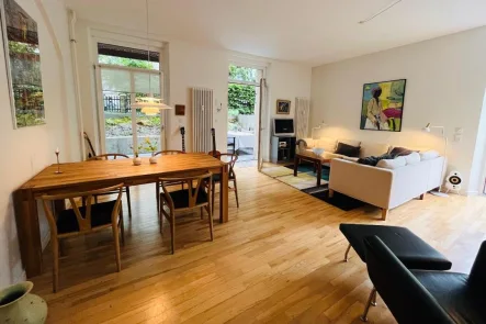 Wohnzimmer - Wohnung kaufen in Berlin, Friedrichshain - Eigener Garten! Traumhafte Familienwohnung mit 2 Terrassen und Stellplatz