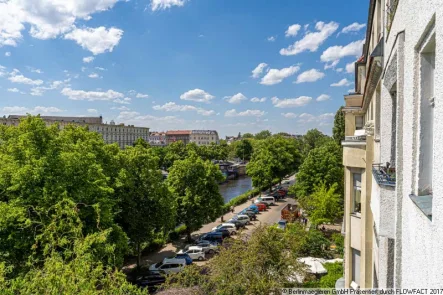 Blick vom Balkon - Wohnung kaufen in Berlin, Kreuzberg - Vermietete 142 m² große Altbauwohnung am Landwehrkanal Kreuzberg als Kapitalanlage