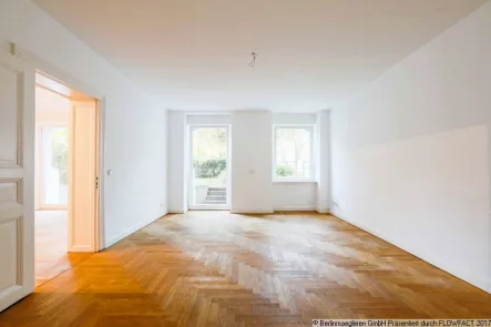 Zimmer - Wohnung kaufen in Berlin, Kreuzberg - 5-Zimmer-Wohnung mit Terrasse und Garten am Paul-Lincke-Ufer, bezugsfrei ab 01.10.24