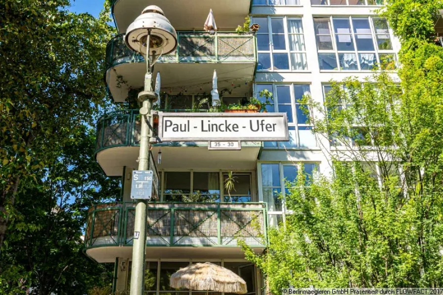 Paul-Lincke-Ufer - Wohnung kaufen in Berlin, Kreuzberg - Langfristig vermietete 4-Zimmer Altbauwohnung am Landwehrkanal als Kapitalanlage