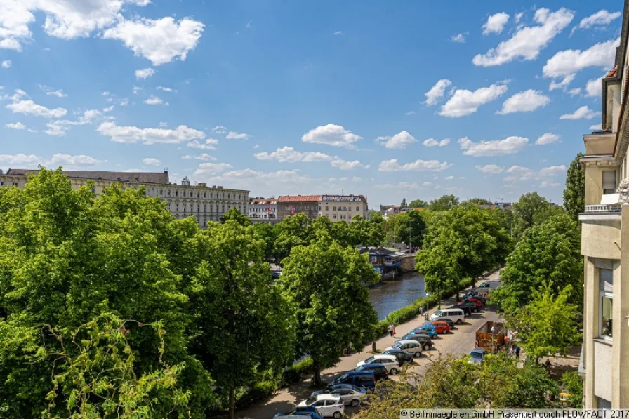 Blick aus dem Vorderhaus zum Paul-Lincke-Ufer