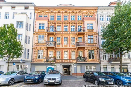 Hausansicht - Wohnung kaufen in Berlin, Tiergarten - Bezugsfreie, gepflegte 2,5-Zimmer-Altbauwohnung im beliebten Stephankiez