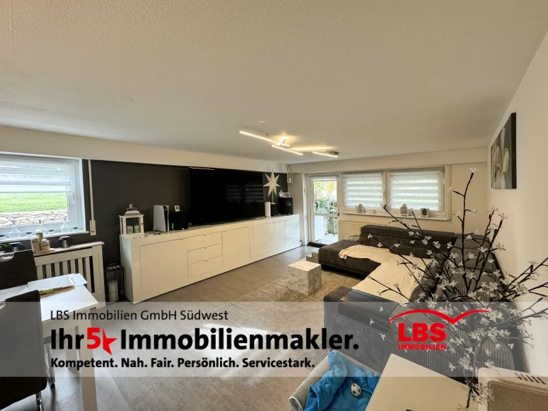 Wohnzimmer - Wohnung kaufen in Emmendingen - Moderne, renovierte Souterrainwohnung