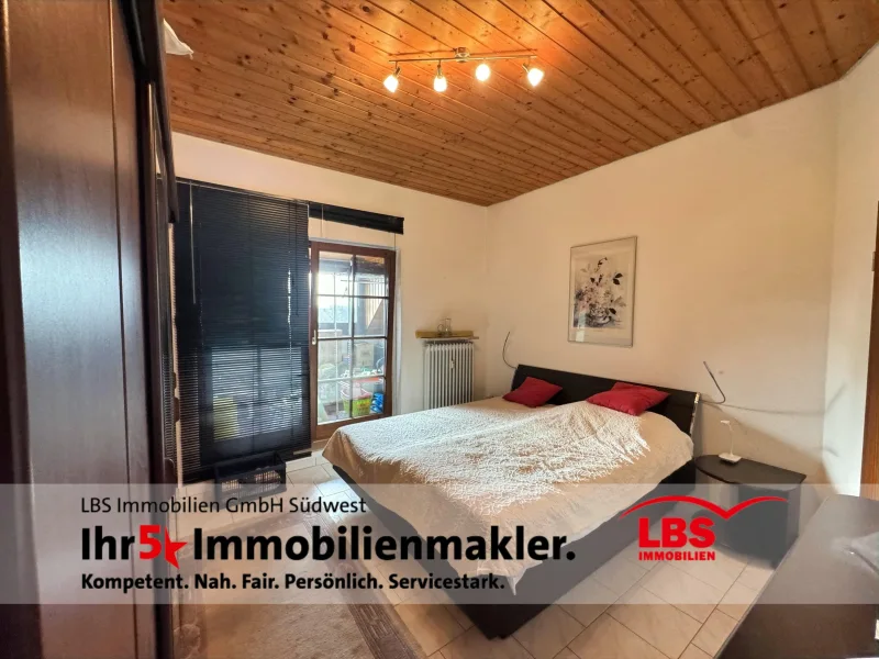 Schlafzimmer - Wohnung kaufen in Weil am Rhein - Charmante Wohnung mit Loggia und Einbauküche – Ihr neues Zuhause!