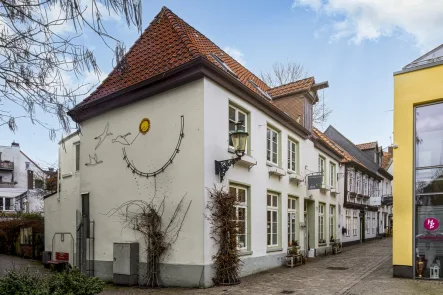 AUSSENANSICHT - Zinshaus/Renditeobjekt kaufen in Oldenburg - HISTORISCHES WOHN- UND GESCHÄFTSHAUS IM HERZEN VON OLDENBURG