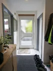 Flur mit Platz für Schuhschrank und Garderobe