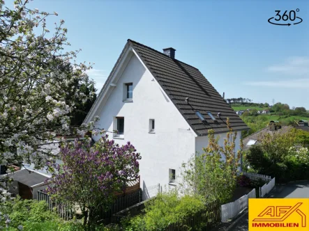 Zweifamilienhaus in naturnaher Lage - Haus kaufen in Sundern / Hachen - Zweifamilienhaus (2 ETW) in ruhiger Lage von Hachen