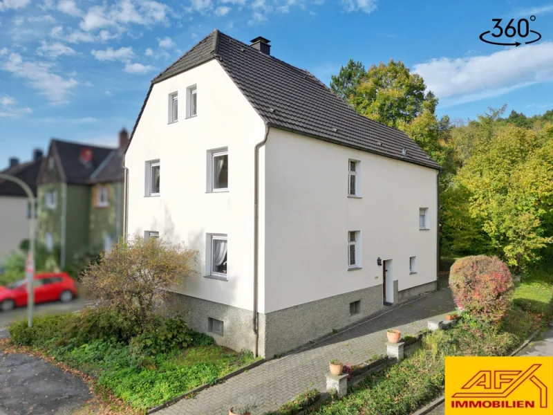 Großes Zweifamilienhaus mit Doppelgarage - Haus kaufen in Arnsberg / Hüsten - Zweifamilienhaus - Modernisieren Sie sich Ihren Wohntraum!