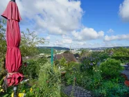 Großer Garten mit Blick über Arnsberg