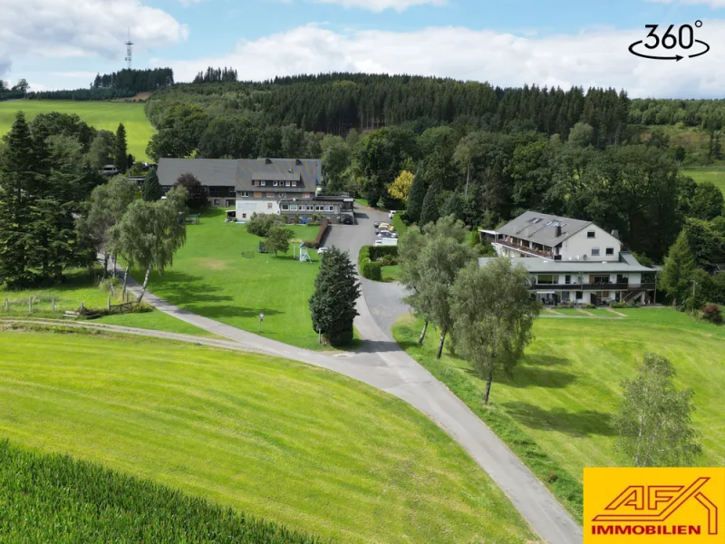 Großes Anwesen mit Gastraum und Ferienwohnungen - Haus kaufen in Eslohe / Oesterberge - Eine Perle im Land der tausend Berge!