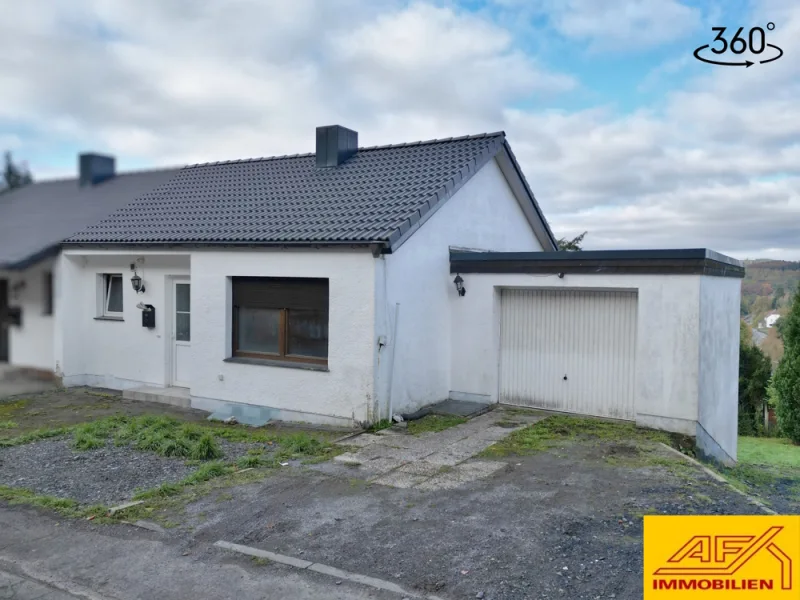 Doppelhaushälfte mit Blick über Amecke - Haus kaufen in Sundern / Amecke - Wohnen mit Blick auf den Sorpesee!