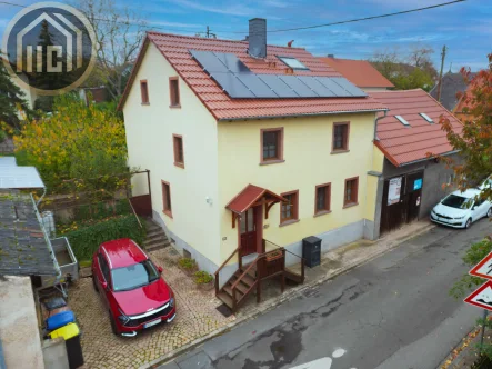 Straßenansicht - Haus kaufen in Langenlonsheim - Heimeliges Haus mit Scheune und Garten