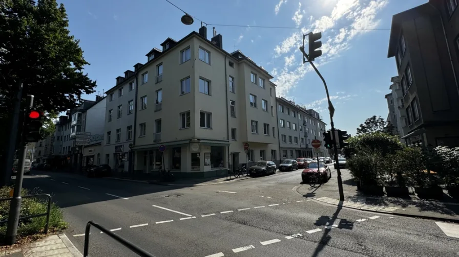 Hausansicht - Wohnung kaufen in Köln - Kapitalanlage im begehrten Köln-Klettenberg: Vermietete 2-Zimmer-Wohnung.