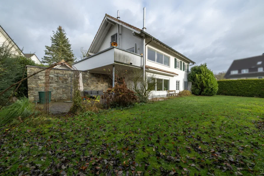 Hausansicht_Garten - Wohnung kaufen in Bergisch Gladbach - Charmante Wohnträume - Gartenwohnung in einem 2-Parteien-Haus