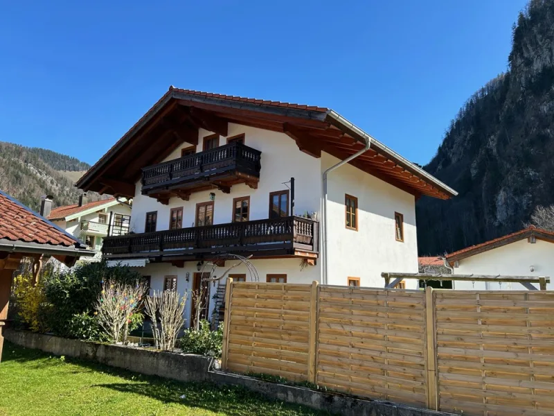 Eingangsseite - Haus kaufen in Unterwössen / Oberwössen - ++ Dort wohnen, wo andere Urlaub machen!