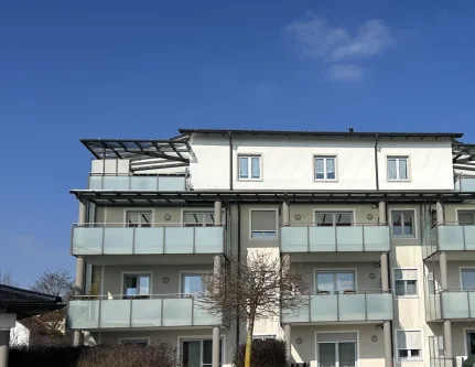 Titelbild - Wohnung mieten in Ampfing - exklusive Wohnung mit großem Südbalkon (Falkenstraße)