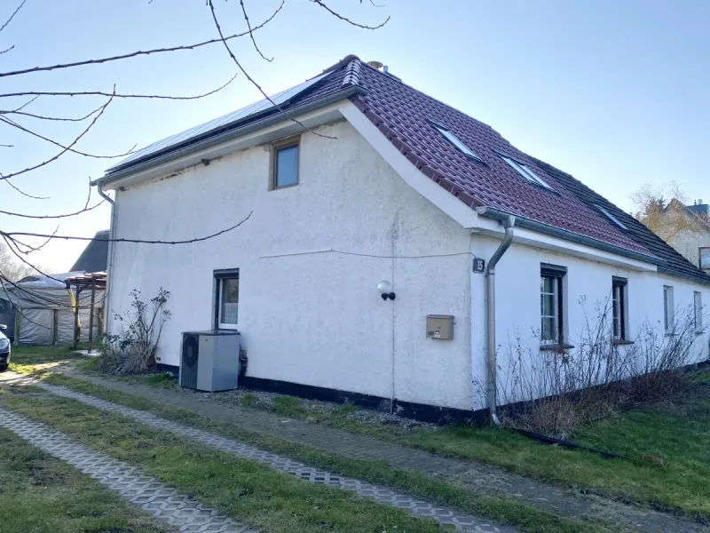 Ansicht Osten - Haus kaufen in Neu Bartelshagen - **Modernisiertes Traumhaus mit Ausbaupotenzial und großem Grundstück – Ideal für Naturliebhaber!**