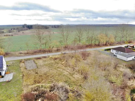 Unverbauter Weitblick Richtung Osten - Grundstück kaufen in Burow - **Exklusives Baugrundstück in idyllischer Dorfendlage – Perfekt für ein stilvolles Doppelhaus**