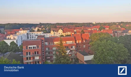 Ausblick - Wohnung kaufen in Hannover - HANNOVER-STÖCKEN - 3-Zimmer-Wohnung tollem Blick von der Loggia und optionaler Garage