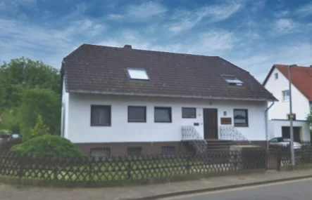 Hausansicht - Haus kaufen in Hannover - Großzügiges Ein-Zwei-Familienhaus mit Terrasse und Garten in Südausrichtung