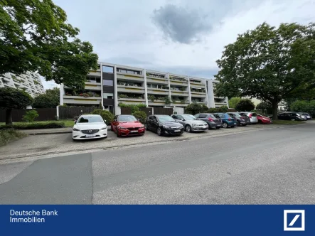 Hausansicht - Wohnung kaufen in Hannover - 3-Zimmer Erdgeschosswohnung mit großer Terrasse in Misburg-Nord 