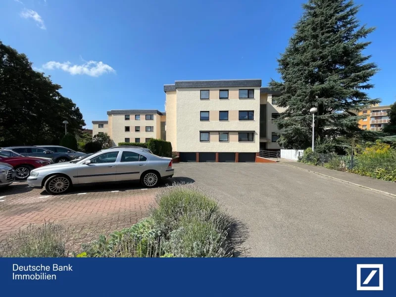 Hausansicht  - Wohnung kaufen in Seelze - 4-Zimmer Wohnung mit 2 Bädern und Loggia in Letter/Seelze  