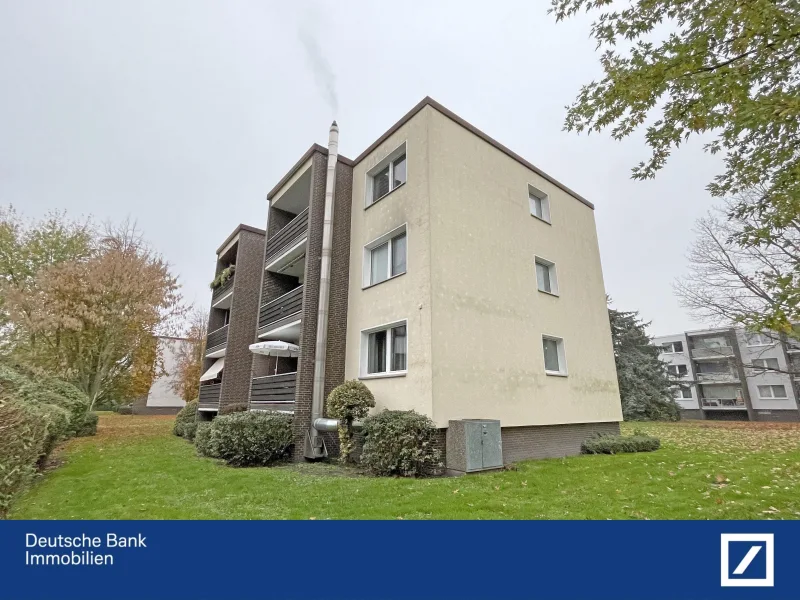 Ansicht - Wohnung kaufen in Lehrte - Gepflegte 4 Zimmer-Whg. im 1. OG mit offener Küche, 2 Bädern, Loggia und Garage in Lehrte