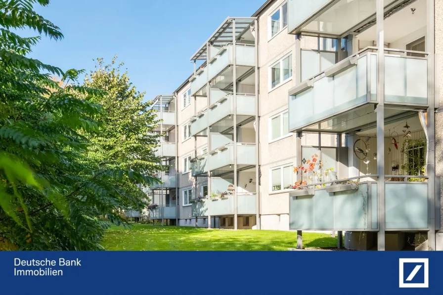 Rückansicht - Wohnung kaufen in Hamburg - Helle und modernisierte 3-Zimmer-Eigentumswohnung mit großer Loggia in HH-Lohbrügge