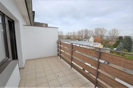 Balkon 2 - Wohnung mieten in Düsseldorf - Singlewohnung - mit Balkon und Einbauküche - ohne Aufzug 
