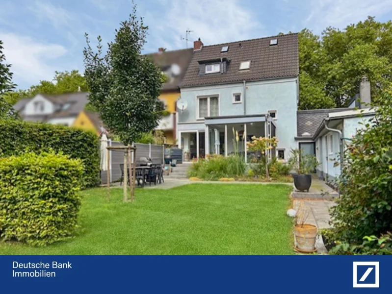 Außenansicht Garten  - Haus kaufen in Düsseldorf - Traumhafte Doppelhaushälfte in Düsseldorf-Benrath – Ihr neues Zuhause erwartet Sie!