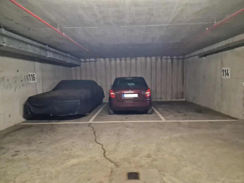 3 Stellplätze nebeneinander - Garage/Stellplatz kaufen in München - 5,5 Tiefgaragenplätze (kein DUPLEX) nähe Harras zu verkaufen