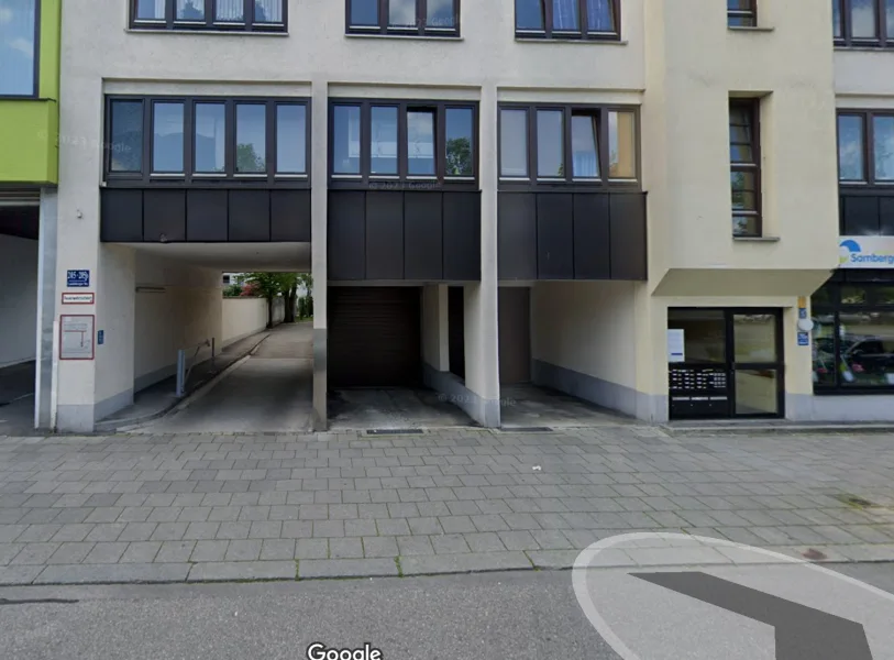 Ein- und Ausfahrt - Garage/Stellplatz kaufen in München - 3 Duplex Parker (unten) zu verkaufen in München/Laim