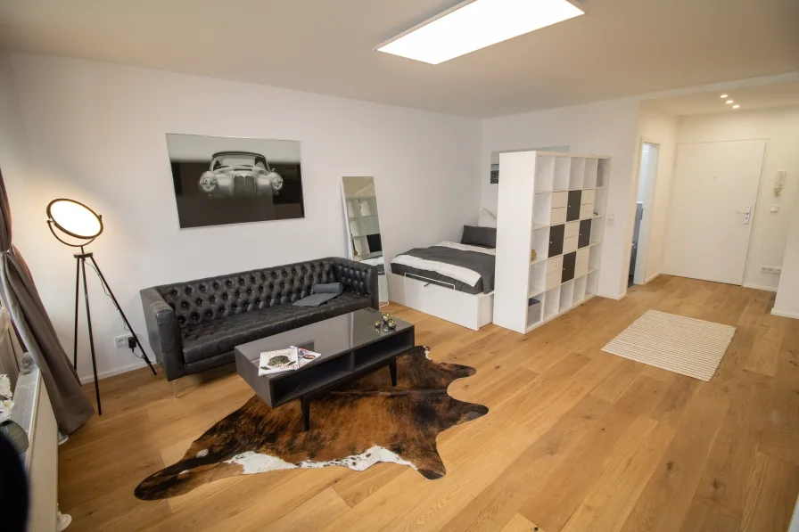 Wohnraum - Wohnung kaufen in München - Top saniert und elegant eingerichtetes 1 Zimmer Apartment mit Balkon und Tfg / Ideale Kapitalanlage