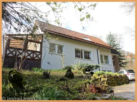  - Haus mieten in Gräfenberg - 1. 5 8 0,- für komplett NEU renoviertes 1 5 0 qm HAUS im Grünen + KACHELOFEN + GARAGE + CARPORT