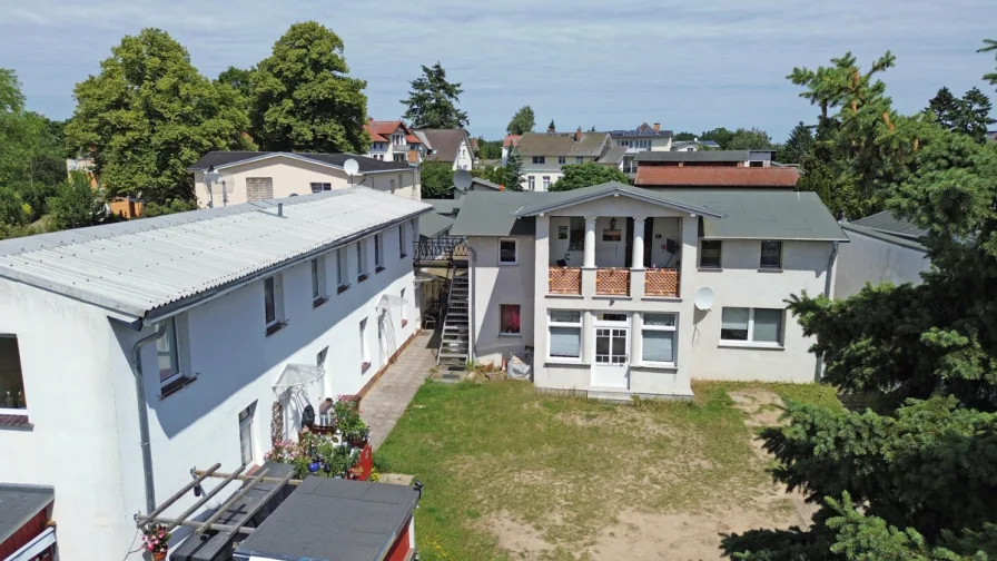  - Haus kaufen in Heringsdorf - Wohnen und Investieren: Großzügiges Grundstück mit 8 Wohneinheiten in Heringsdorf